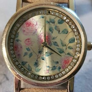 🦋10/$20🦋 #10767 Goldtone/Rhinestone Rose Print Leather Women's Watch
